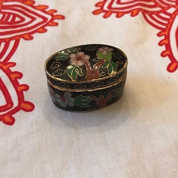 Floral enamel ring holder  - Picture 1 of 7